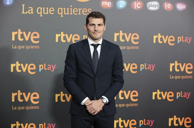 Casillas phản ứng khi bị đồn hẹn hò Shakira - Bóng Đá