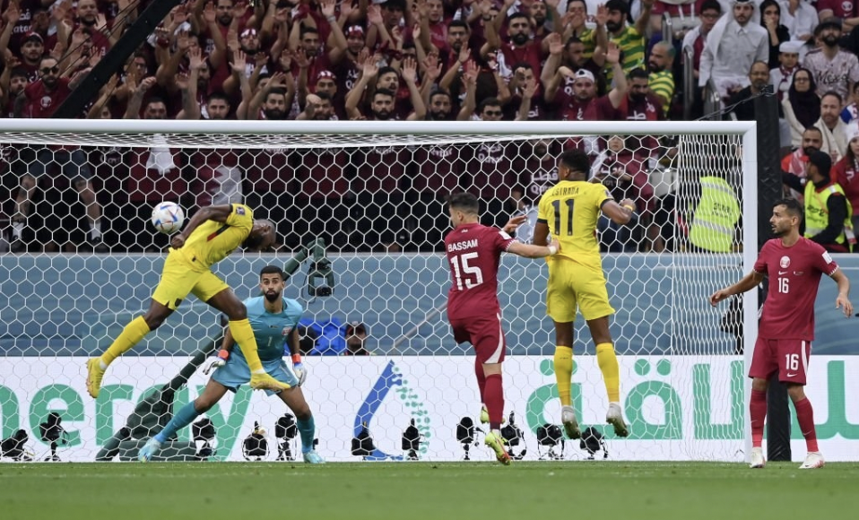 CĐV Qatar bỏ về sớm sau 2 bàn thua của đội nhà - Bóng Đá