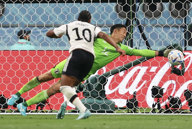 Thủ môn Nhật Bản giành giải Cầu thủ hay nhất trận - Bóng Đá