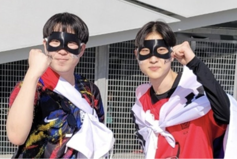 Chiếc mặt nạ đen của Son Heung-min thành trend - Bóng Đá