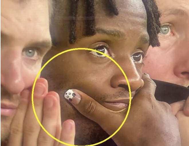 Móng tay điệu đà của Batshuayi.
