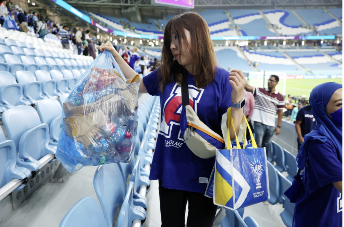 Nỗi buồn của CĐV Nhật Bản khi đội nhà bị loại - Bóng Đá