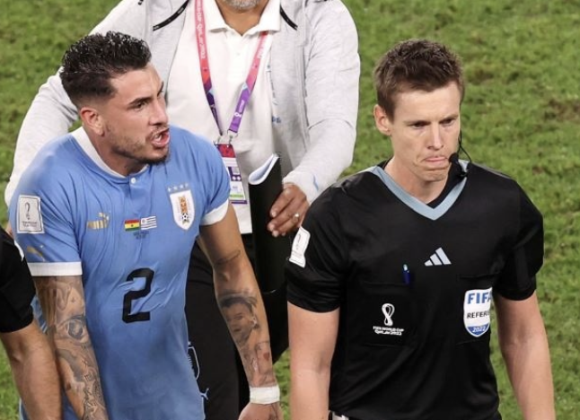 Uruguay nỗ lực giúp Jimenez thoát án treo giò 15 trận - Bóng Đá