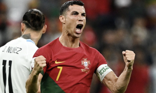 Giám đốc Leipzig chỉ trích đội bóng chi 200 triệu euro cho Ronaldo - Bóng Đá