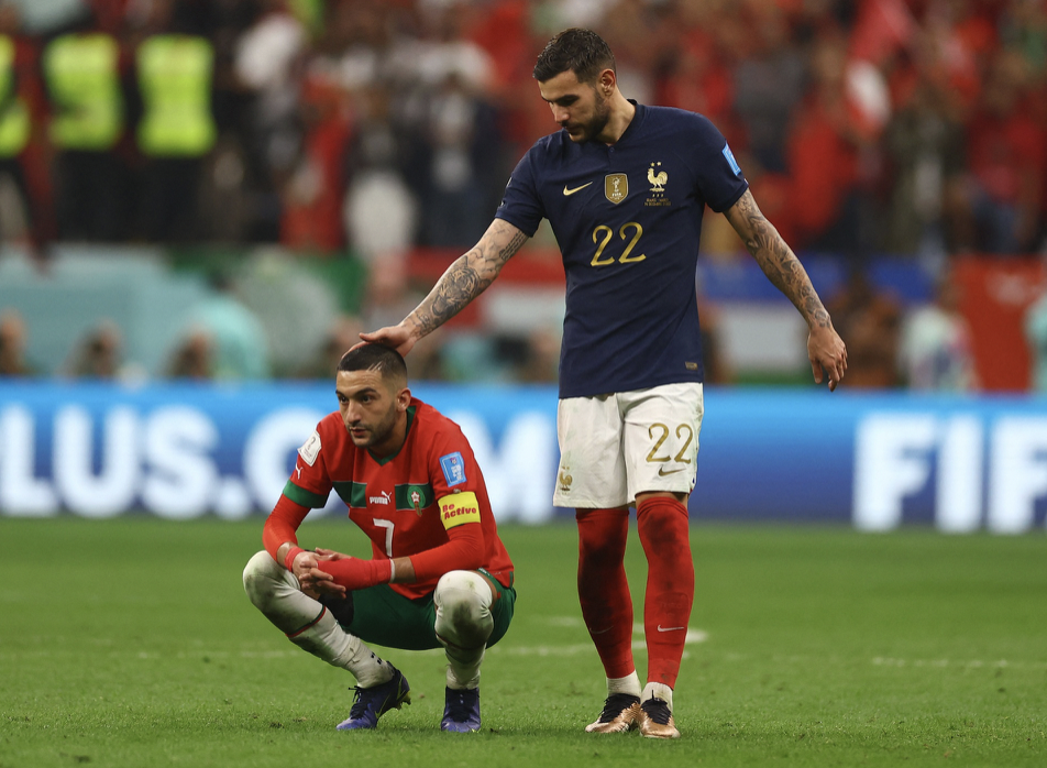 Cầu thủ Marocco đổ gục sau thất bại trước Pháp - Bóng Đá