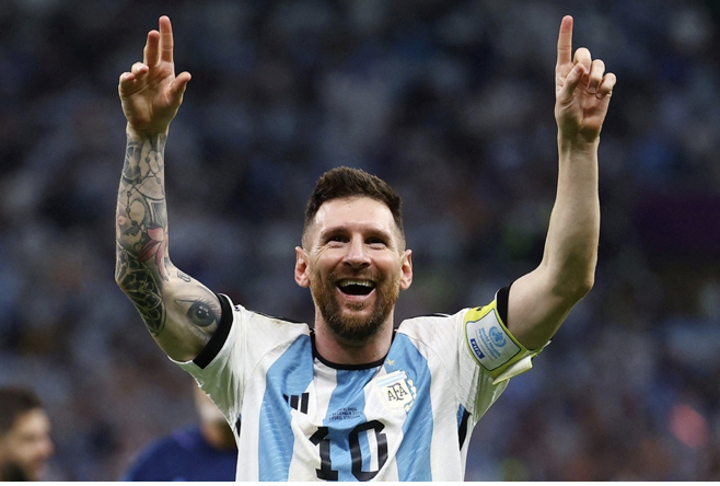 Vì sao Messi thường chỉ tay lên trời sau khi ghi bàn - Bóng Đá