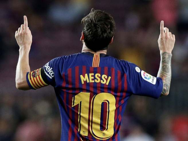 Vì sao Messi thường chỉ tay lên trời sau khi ghi bàn - Bóng Đá