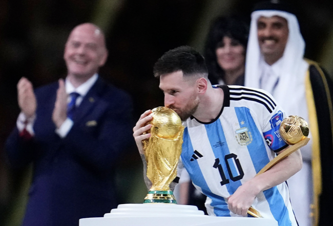 Neymar đã chúc mừng ngôi sao người Argentina trên Twitter sau chiến thắng. Ảnh: AP.