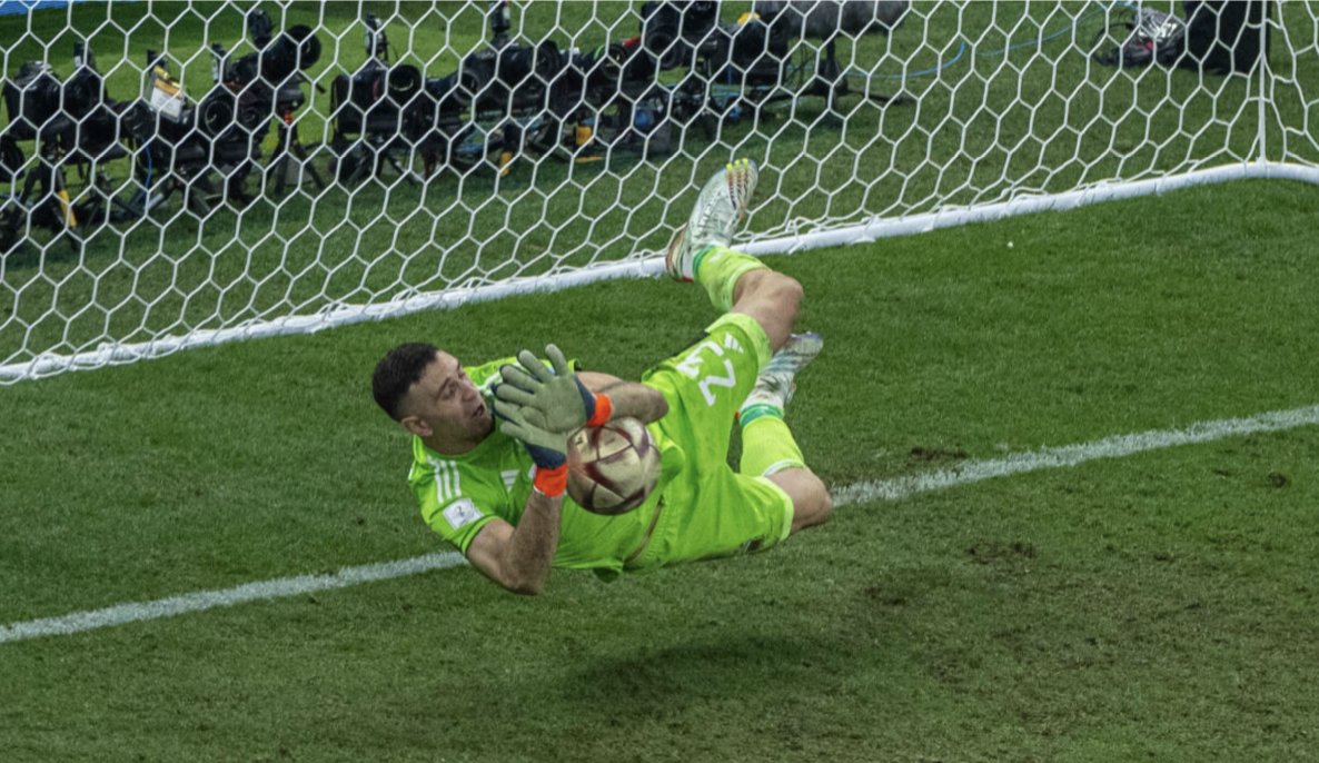 'Trò chơi tâm lý' của Emiliano Martinez giúp Argentina vô địch - Bóng Đá
