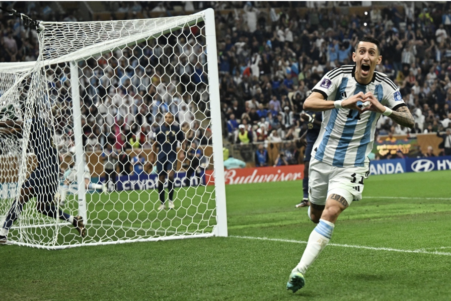 Nụ cười và nước mắt khi Messi vô địch World Cup - Bóng Đá