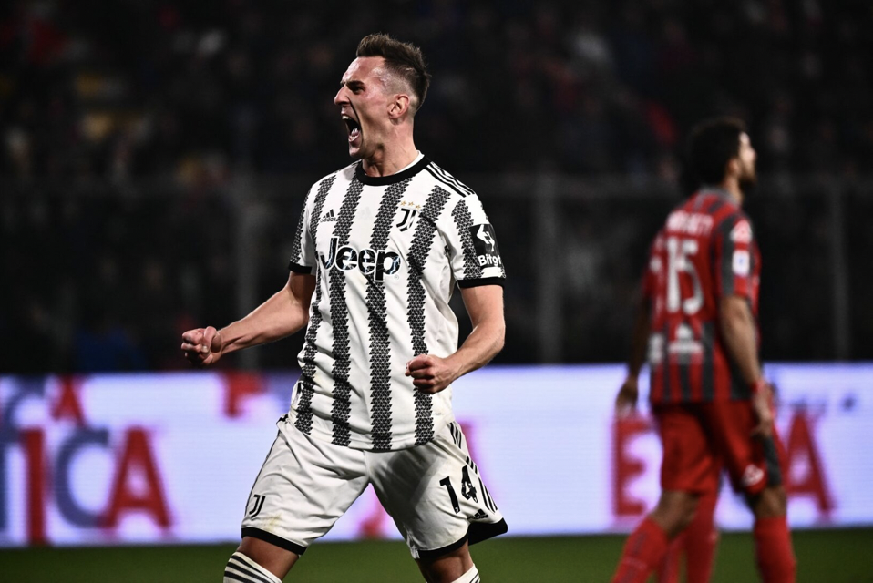 Juventus thắng nhờ pha đá phạt phút bù giờ - Bóng Đá