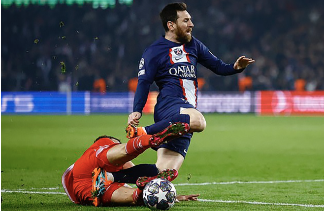 Pavard bị chỉ trích vì vào bóng nguy hiểm với Messi - Bóng Đá
