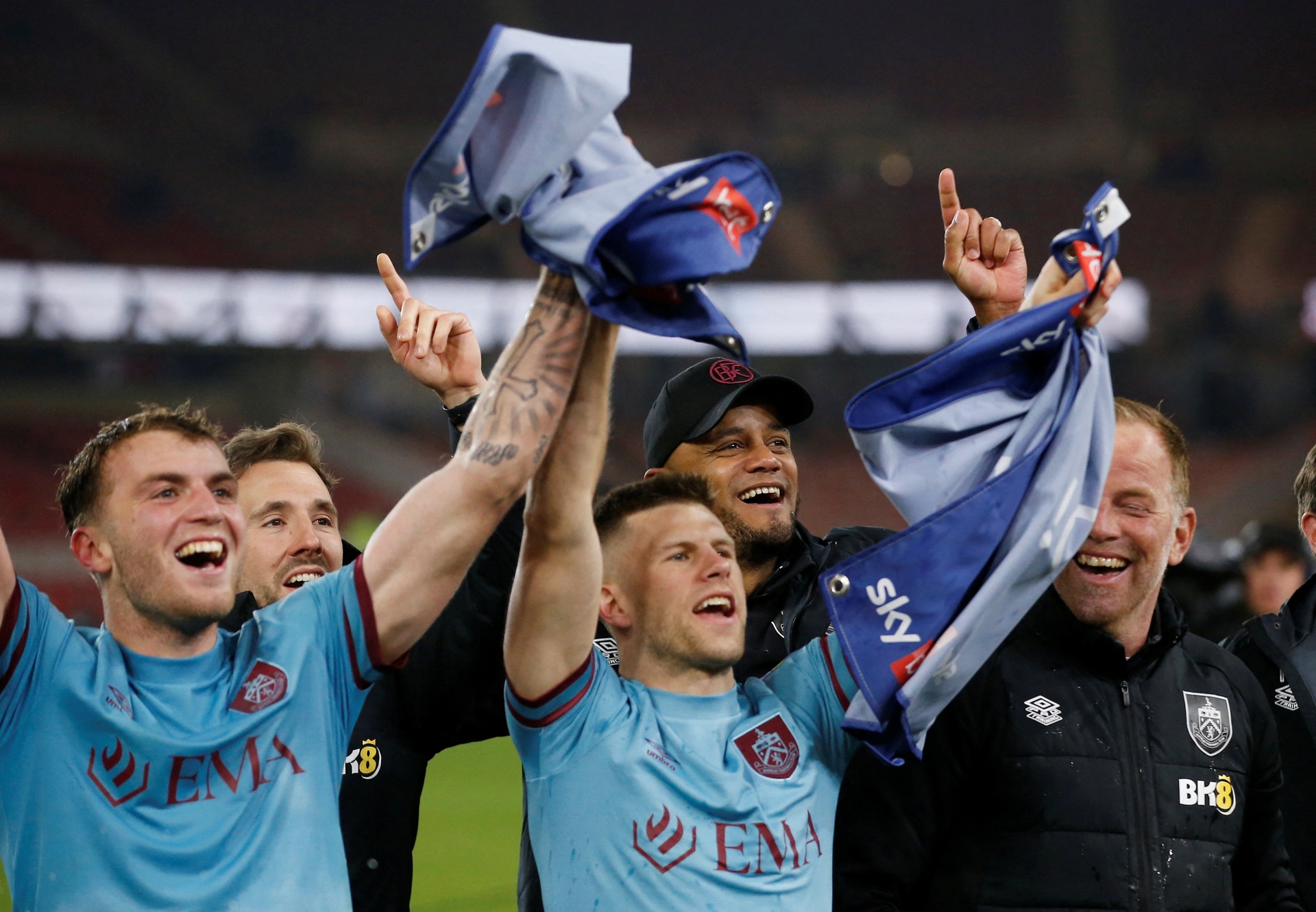 Kompany có cơ hội sở hữu danh hiệu đầu tiên trong sự nghiệp cầm quân cùng Burnley. Ảnh: Reuters.
