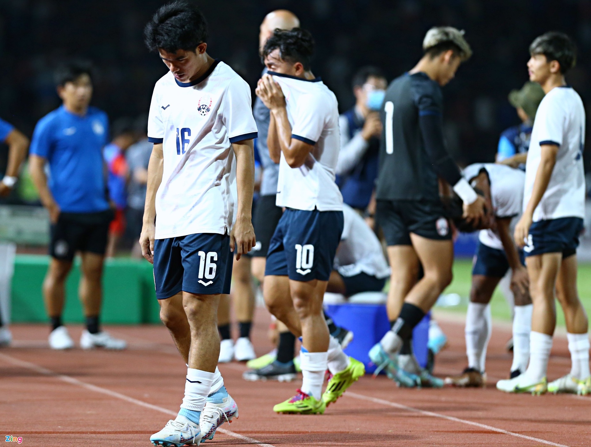 Cầu thủ Campuchia khóc sau trận thua U22 Myanmar - Bóng Đá