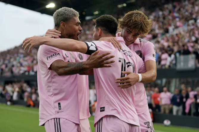 Messi tiếp tục tạo cơn sốt trên đất Mỹ.