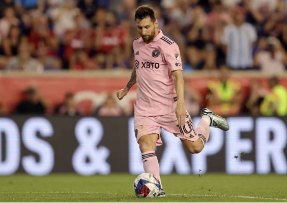 Messi một lần nữa im lặng trước giới truyền thông sau trận hòa trước Nashville.