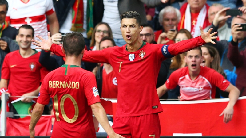 Lập hattrick vào lưới Thụy Sĩ, Ronaldo thiết lập 3 cột mốc khủng - Bóng Đá