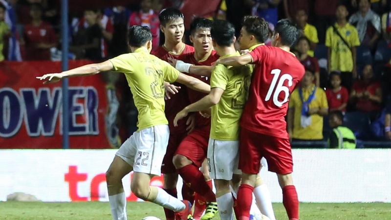 Nhìn lại 2 khoảnh khắc thể hiện sự đoàn kết của đội tuyển Việt Nam - Bóng Đá
