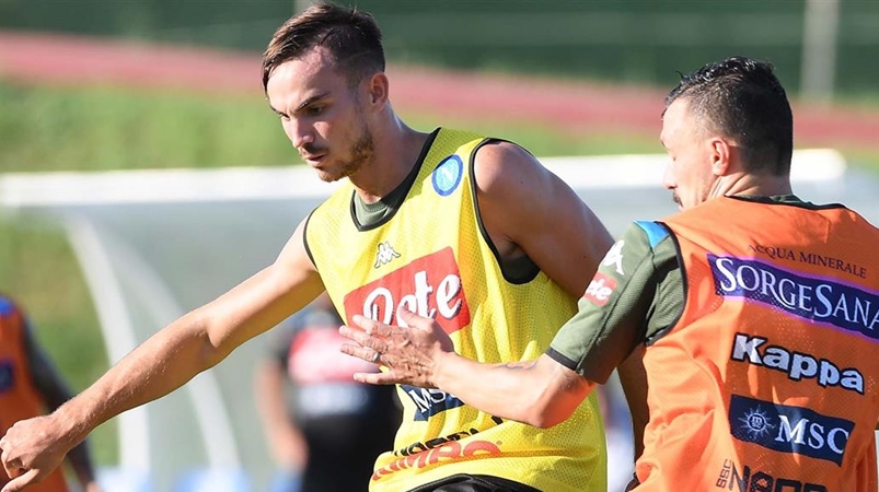 Ảnh: Napoli tập luyện trước trận đấu đầu tiên - Bóng Đá