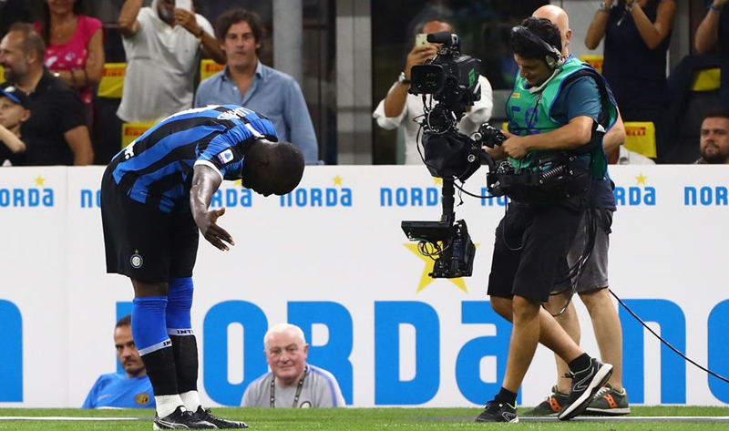 Hình ảnh ấn tượng của Romelu Lukaku trong trận gặp Lecce - Bóng Đá