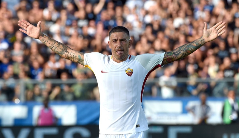 AS Roma có hàng phòng ngự Premier League: Zappacosta - Smalling - Fazio - Kolarov (Santon) - Bóng Đá