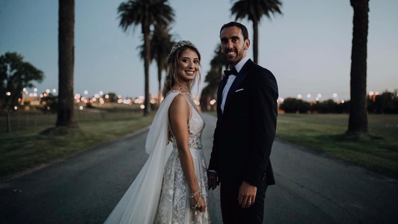 Diego Godin dùng tiền đám cưới để ủng hộ 1 bệnh viện ở Montevideo - Bóng Đá