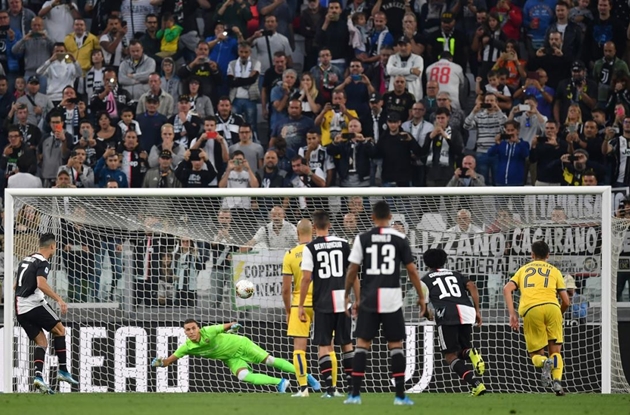 Higuain bật khóc trong ngày Juventus chạm trán Hellas Verona - Bóng Đá