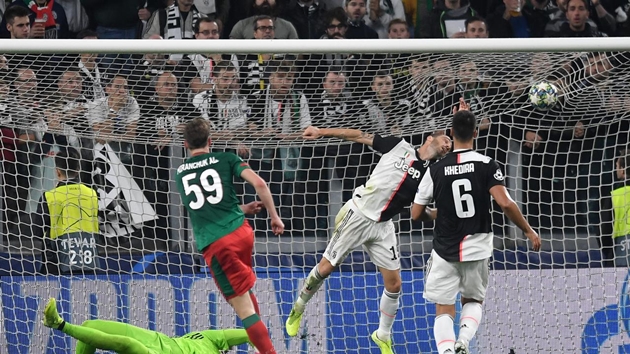 Ảnh chế Paulo Dybala giải cứu Juventus - Bóng Đá