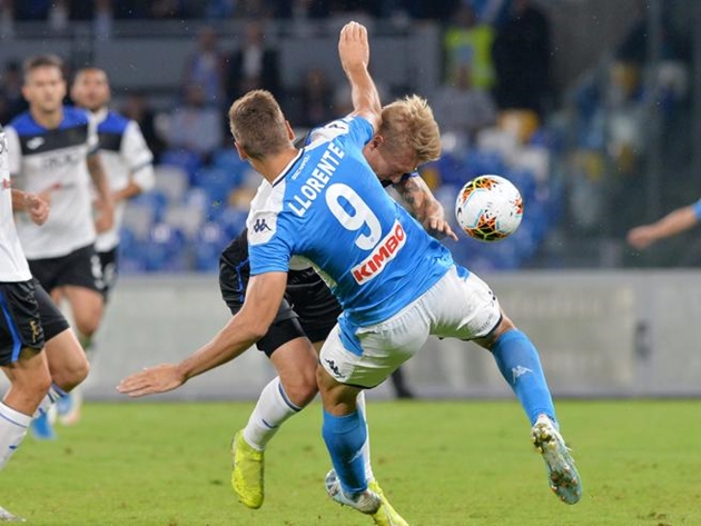 10 hình ảnh ấn tượng trên sân cỏ Serie A vào đêm qua: Kịch tính đến phút bù giờ - Bóng Đá