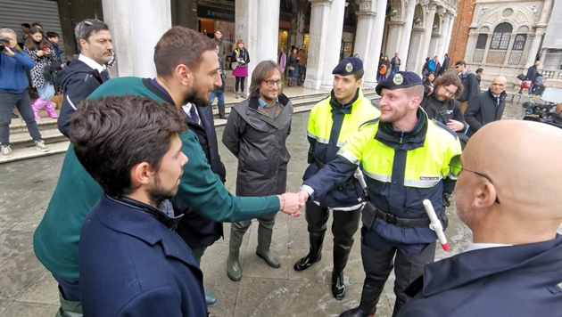 Italia lội nước tại Venezia - Bóng Đá