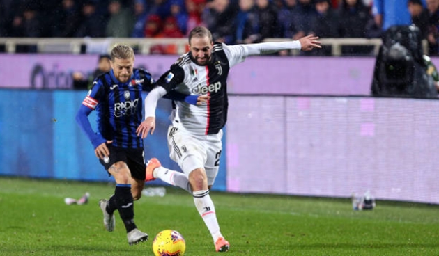 12 khoảnh khắc ấn tượng trên sân cỏ Serie A vào đêm qua: - Bóng Đá