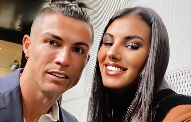 Ronaldo chụp ảnh với hoa hậu Italia - Bóng Đá
