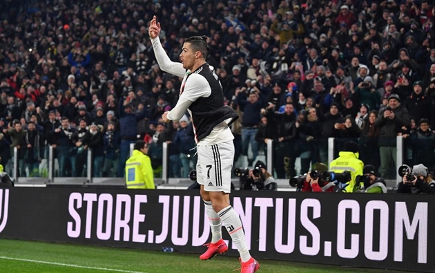 Francis Obikwelu giúp ROnaldo hồi phục sau chấn thương - Bóng Đá