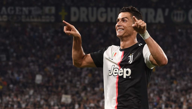 Ronaldo kiếm được bao nhiêu tiền từ Twitter và Instagram? - Bóng Đá