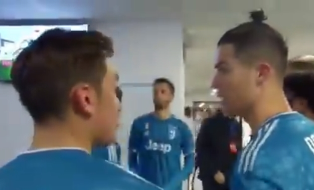 Tiết lộ điều Ronaldo đã nói với Dybala trong trận đấu với Lyon - Bóng Đá