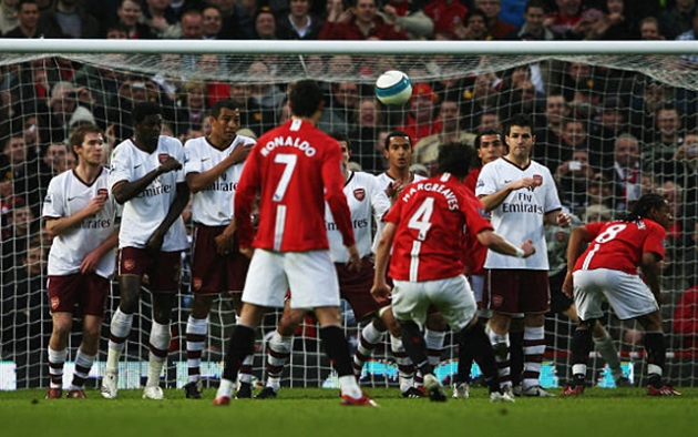 Ngày này năm xưa, Owen Hargreaves sút tung lưới Arsenal - Bóng Đá