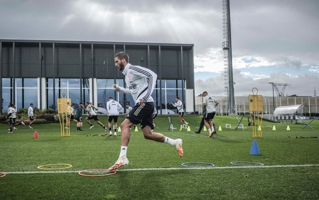 Ảnh: Juventus ra mắt mẫu áo tập mới - Bóng Đá