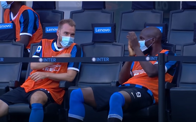 Phản ứng của Romelu Lukaku sau bàn thắng của Alexis Sanchez - Bóng Đá