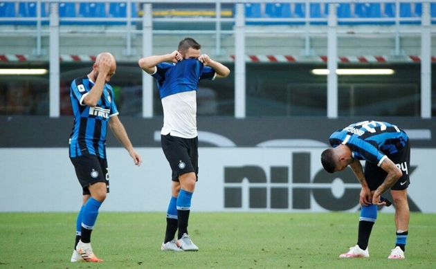 Mario Sconcerti cho rằng Conte đang mất quyền kiểm soát Inter Milan - Bóng Đá