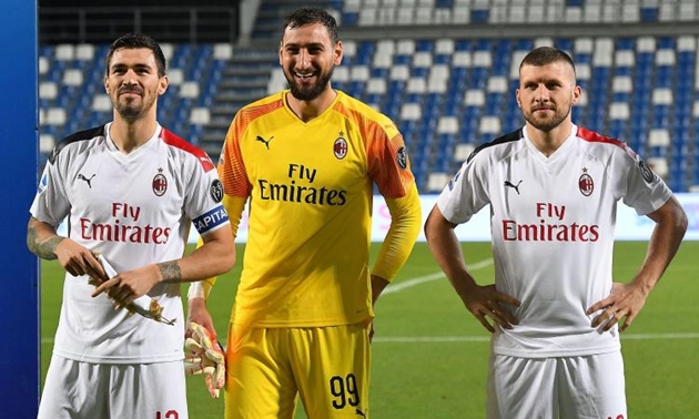 CHÍNH THỨC: AC Milan gia hạn hơp đồng với Emirates - Bóng Đá