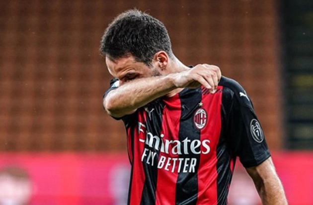 Giacomo Bonaventura bật khóc trong ngày chia tay AC Milan - Bóng Đá