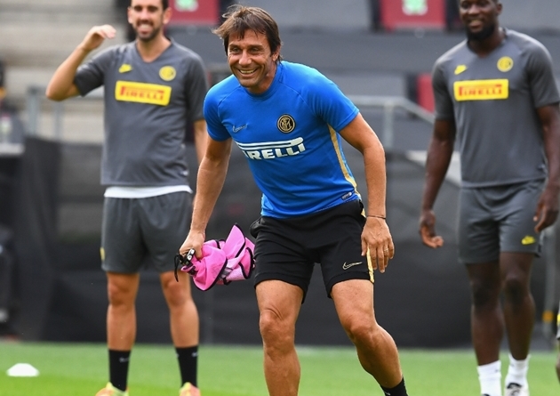 Sanchez trở lại, Conte 