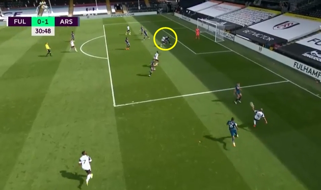 Phút thứ 31, khi tỉ số đang là 1-0 nghiêng về Arsenal, Denis Odoi tung ra đường căng ngang từ cánh phải. Gabriel Magalhaes với thể hình cao lớn, đã dễ dàng ngăn chặn Aboubakar Kamara, không cho tiền đạo 25 tuổi có cơ hội dứt điểm.