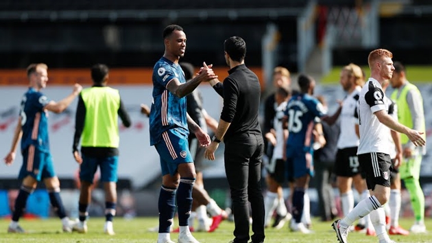 Theo Whoscored, màn trình diễn của tân binh Gabriel Magalhaes xứng đáng nhận được 7,89 điểm. Chỉ có Pierre-Emerick Aubameyang, Alexandre Lacazette và Willian sở hữu điểm số cao hơn chàng trai 22 tuổi. Một màn ra mắt quá ấn tượng của Gabriel.