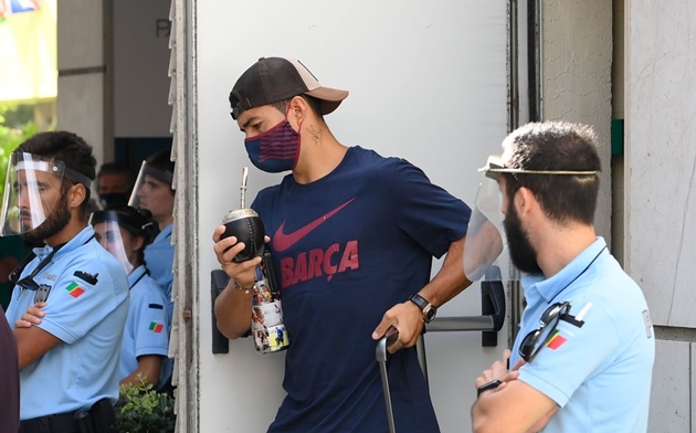 Luis Suarez có mặt ở Italia, chuẩn bị gia nhập Juventus? - Bóng Đá