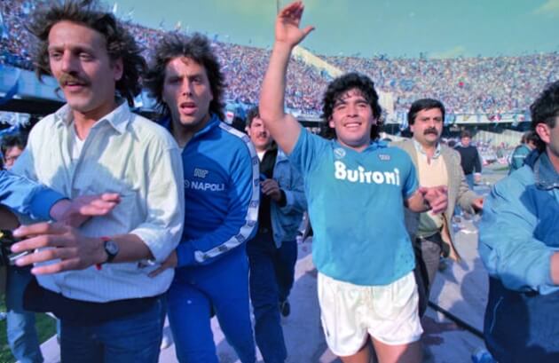 Đêm qua, Diego Maradona đã trở về với Napoli - Bóng Đá