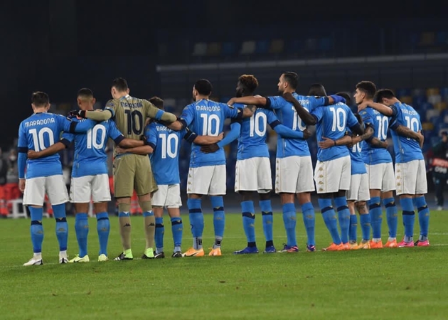 Đêm qua, Diego Maradona đã trở về với Napoli - Bóng Đá