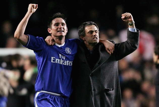 Chelsea: Con mèo nằm trong nôi cho Frank Lampard và Jose Mourinho - Bóng Đá