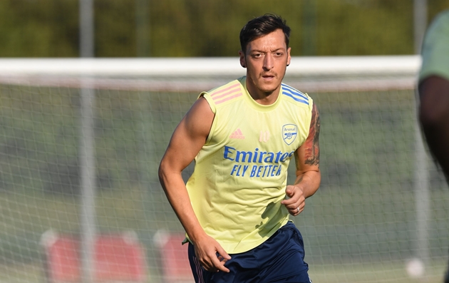 Nếu là Chủ tịch Arsenal, bạn sẽ làm gì với Mesut Ozil? - Bóng Đá