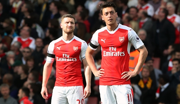 Sau Mesut Ozil, nhiều khả năng Shkodran Mustafi cũng sẽ sớm chia tay Arsenal.